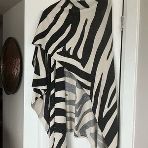 Chico's Black and Cream Patterned Shawl